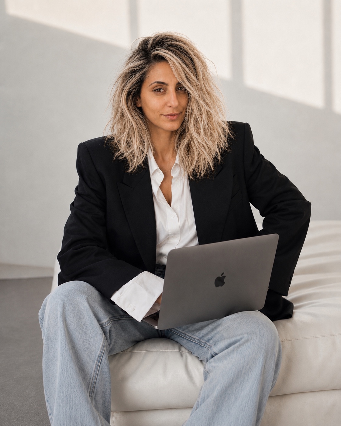Élodie dans un moment de travail informel